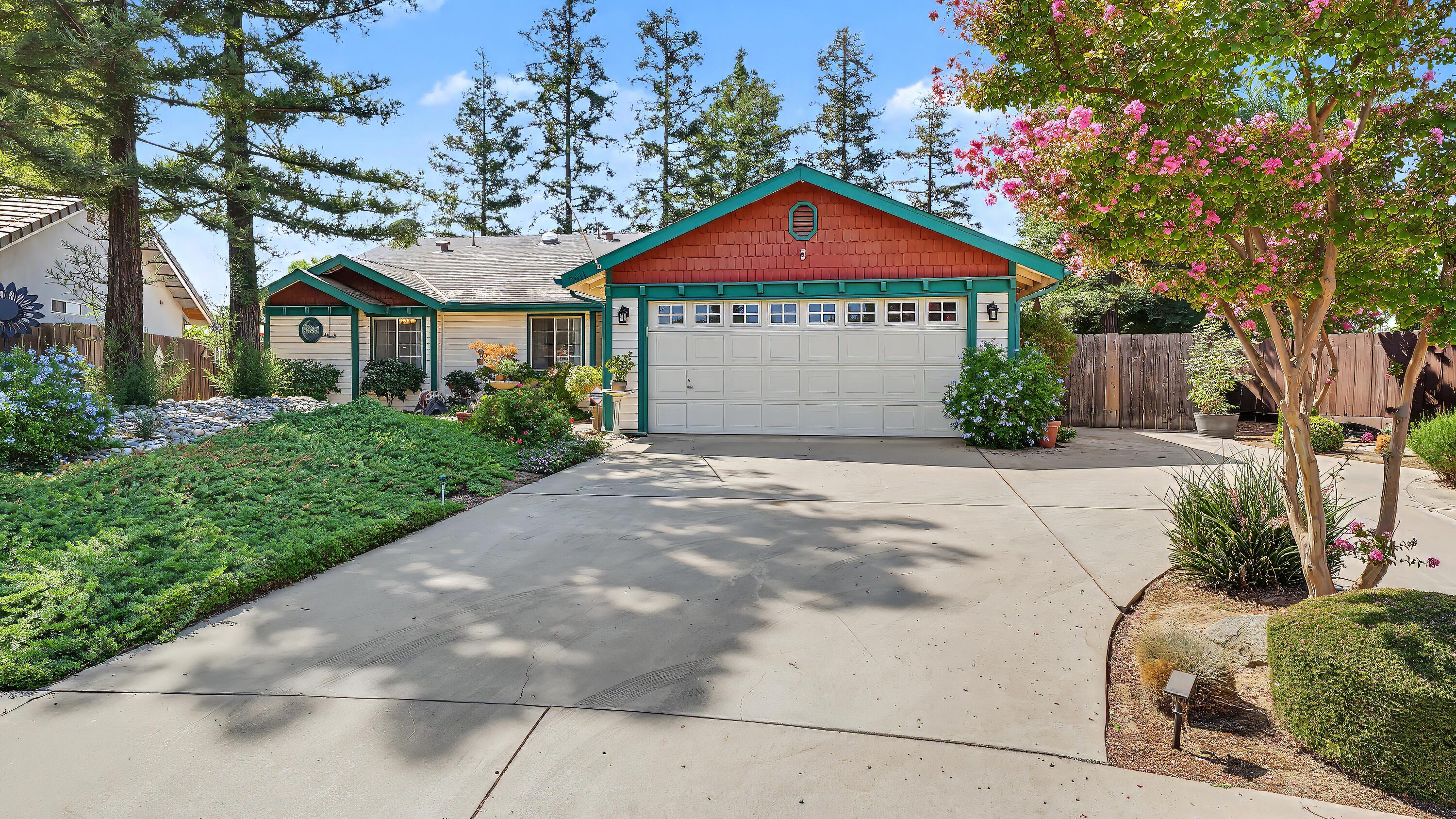 3611 E Center Ct, Visalia, CA 93292