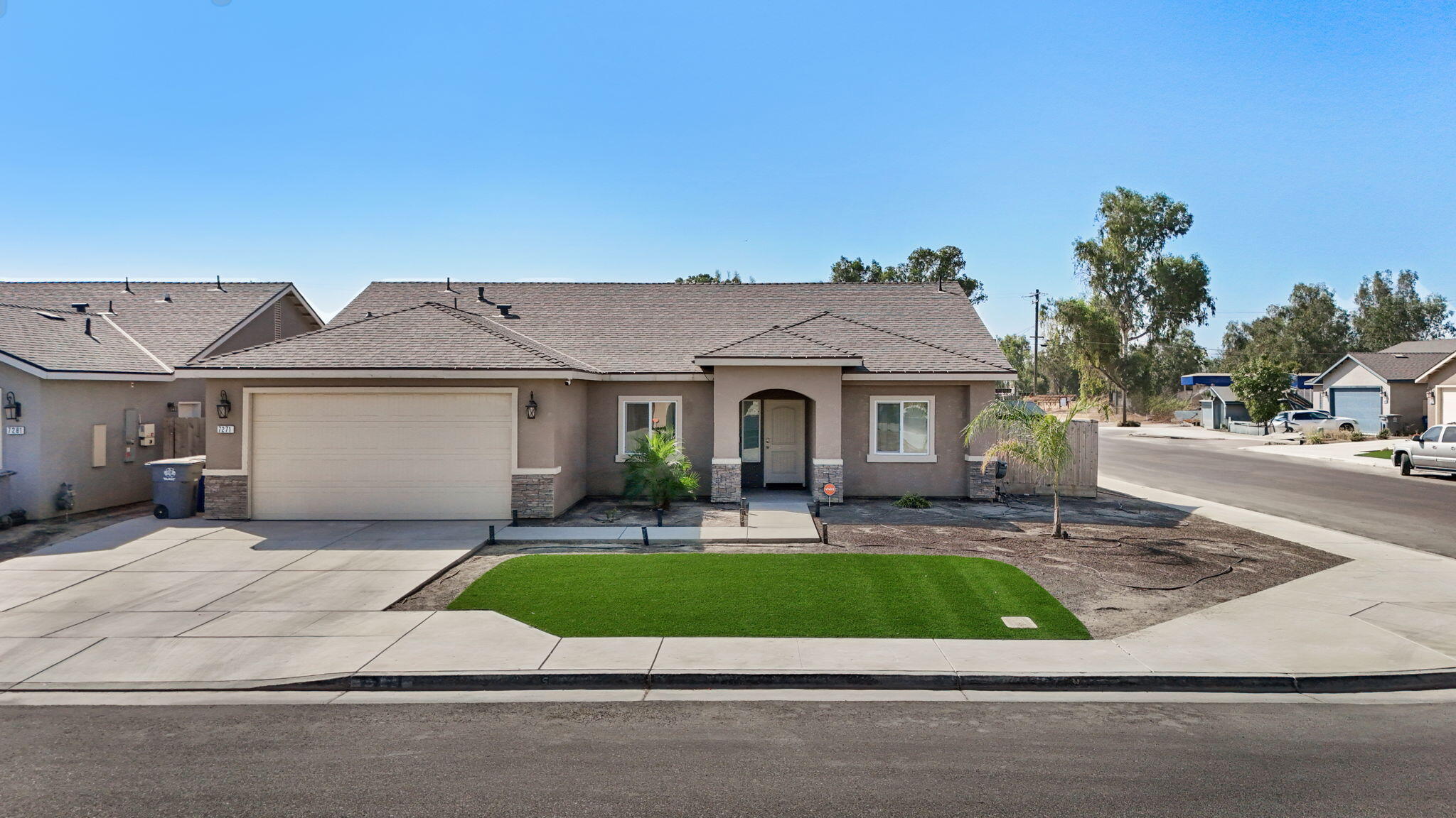 7271 Woodbine Ave, Visalia, CA 93291