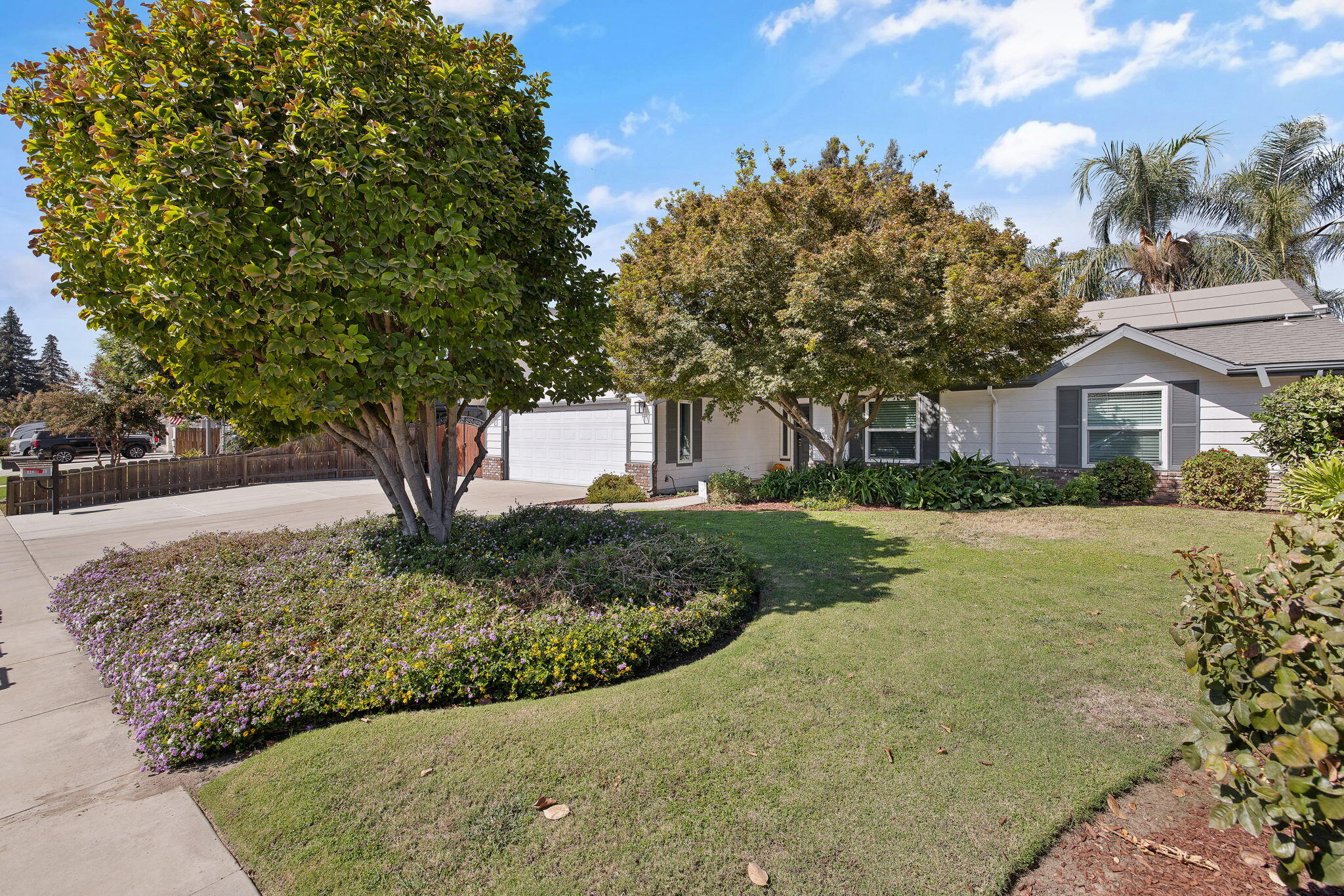 2632 E Paradise Ave, Visalia, CA 93292