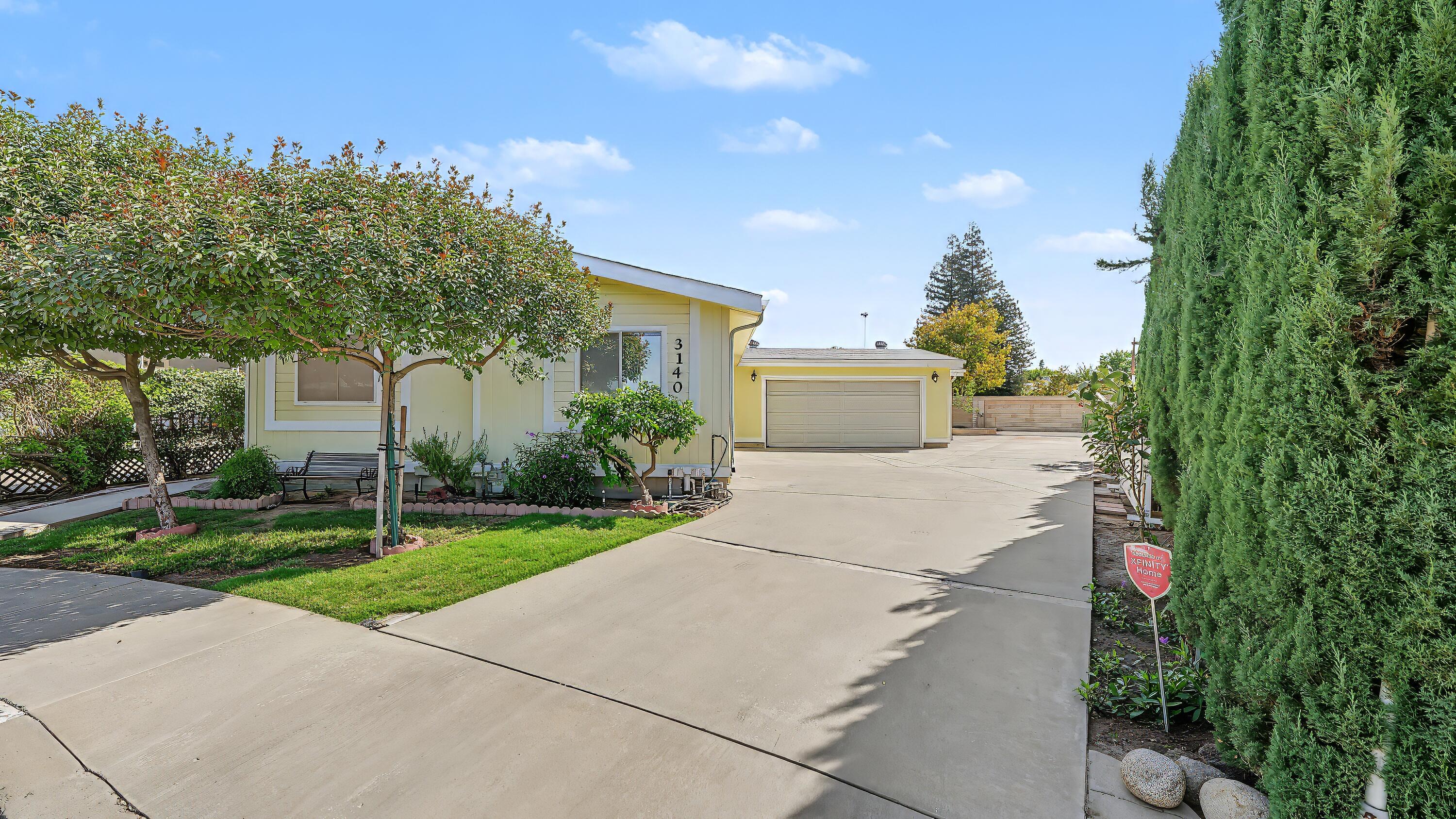 3140 S Parkwood St, Visalia, CA 93277