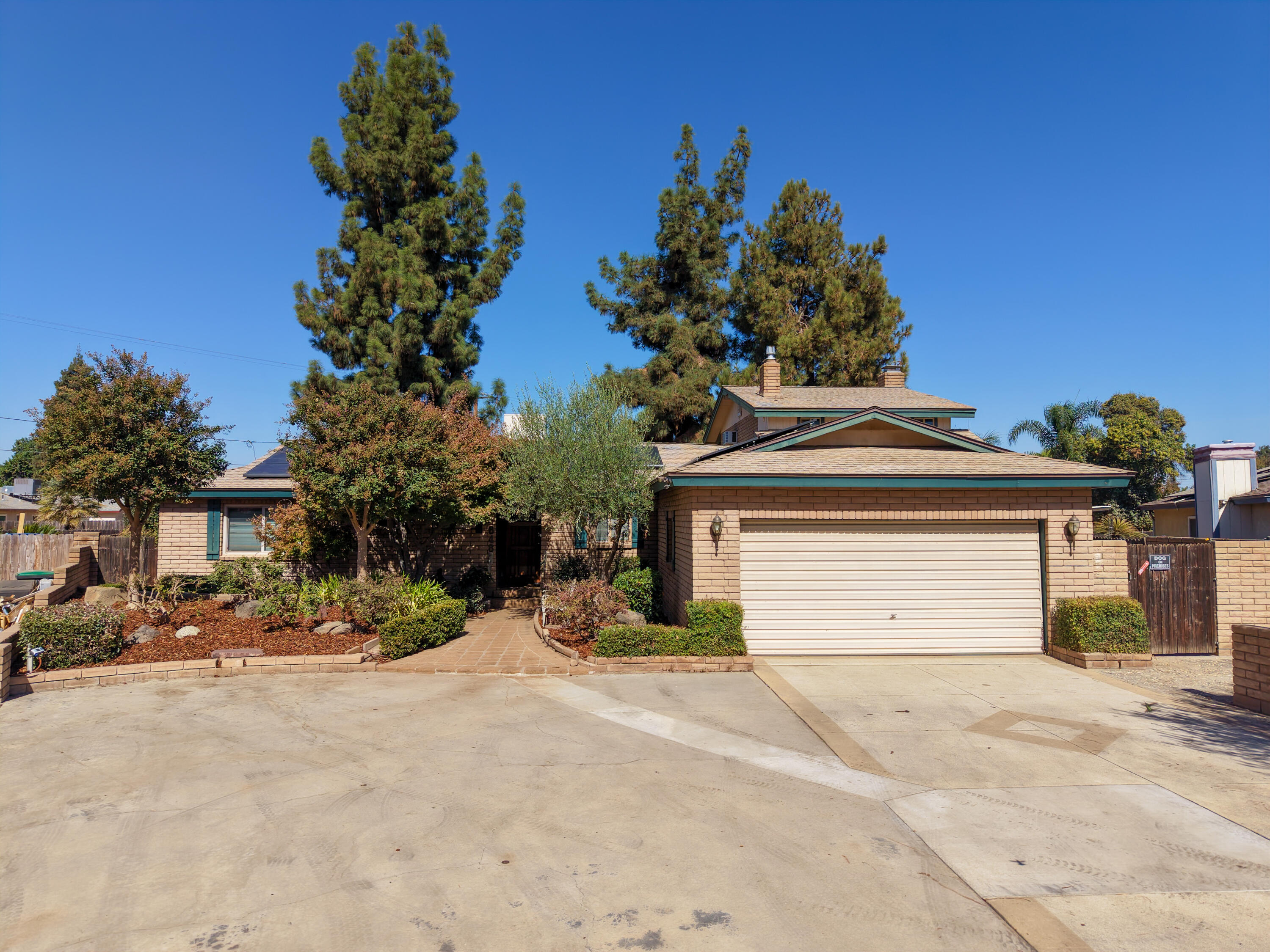 648 W Princeton Ct, Visalia, CA 93277