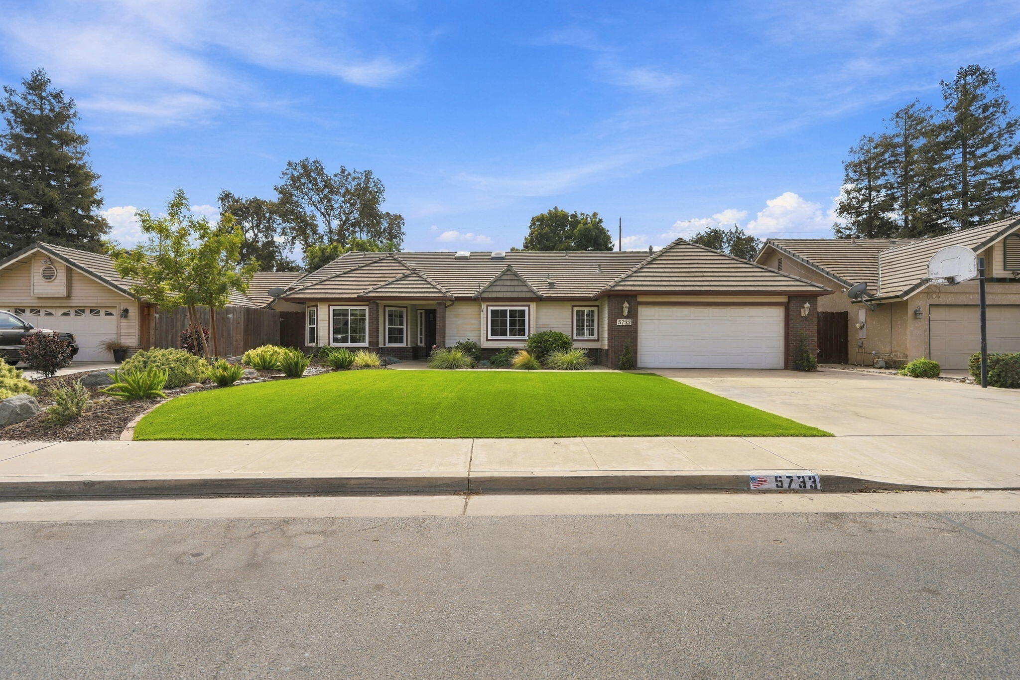 5733 W Vassar, Visalia, CA 93277