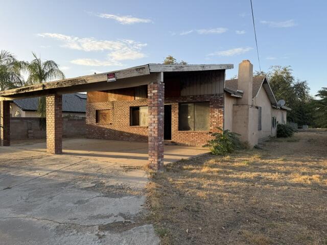 905 W Mariposa St, Lindsay, CA 93247