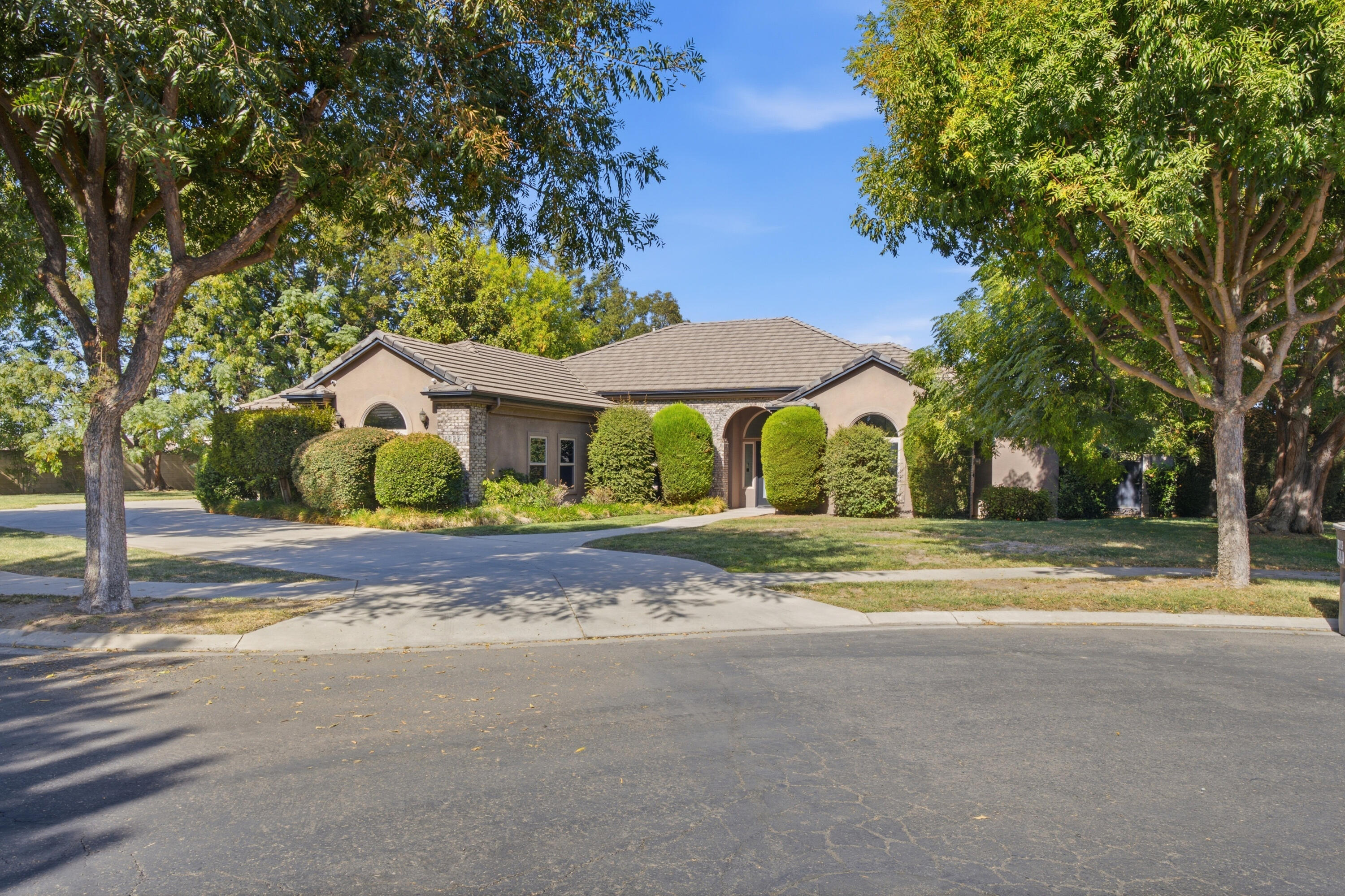 6822 W Grove Ave, Visalia, CA 93291