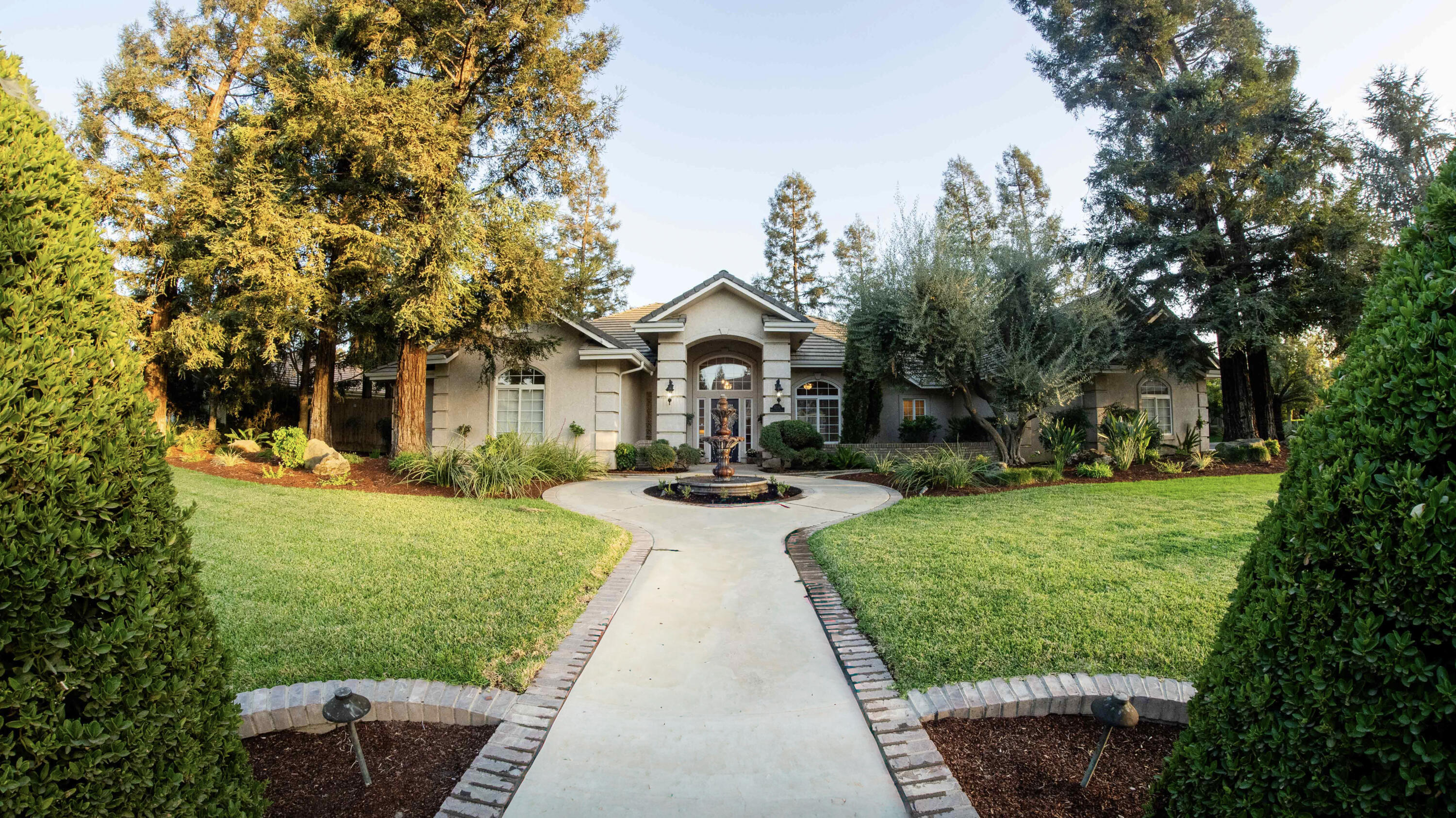 5230 W Lakewood Dr, Visalia, CA 93291