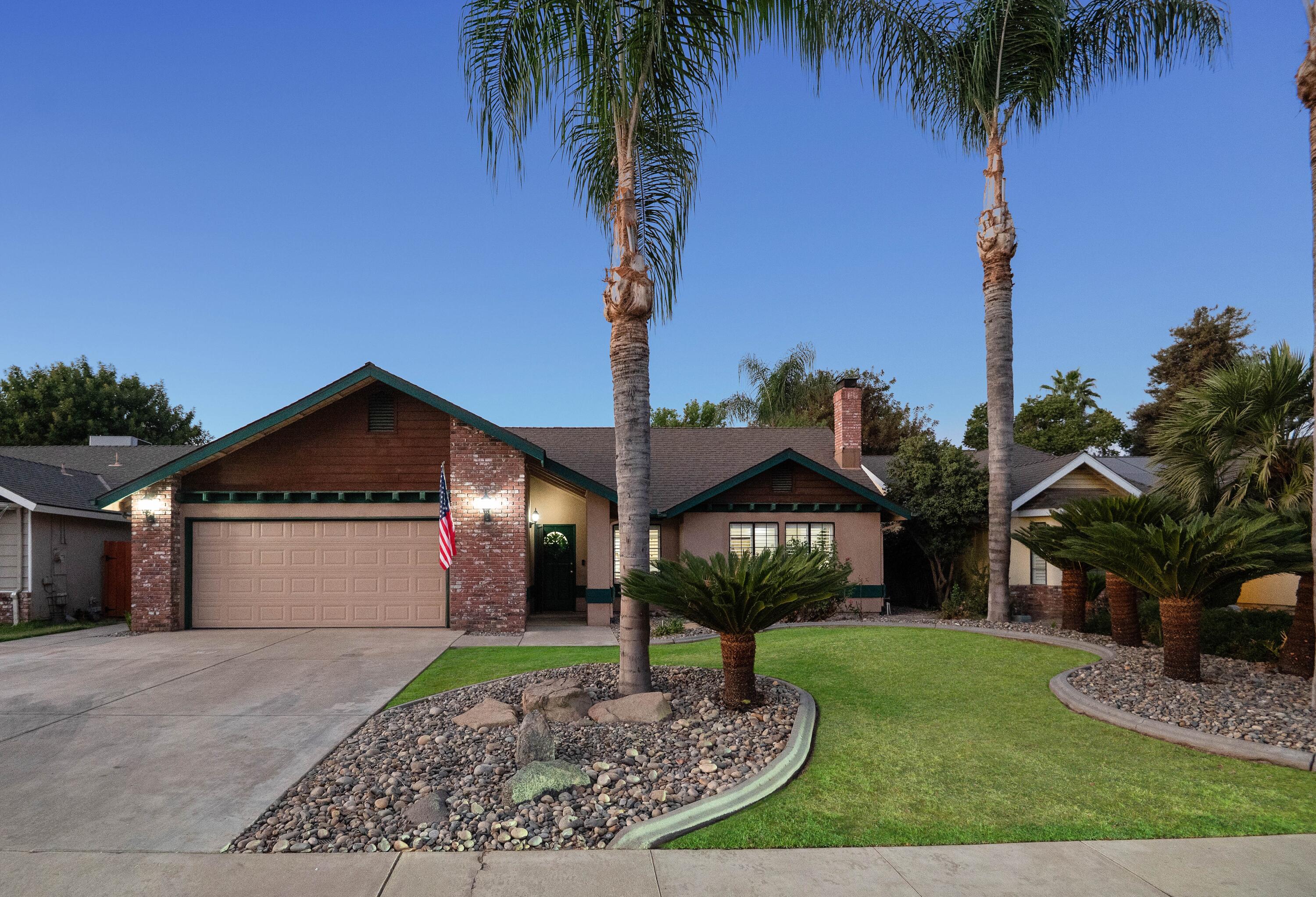 2824 W Hemlock Ct, Visalia, CA 93277