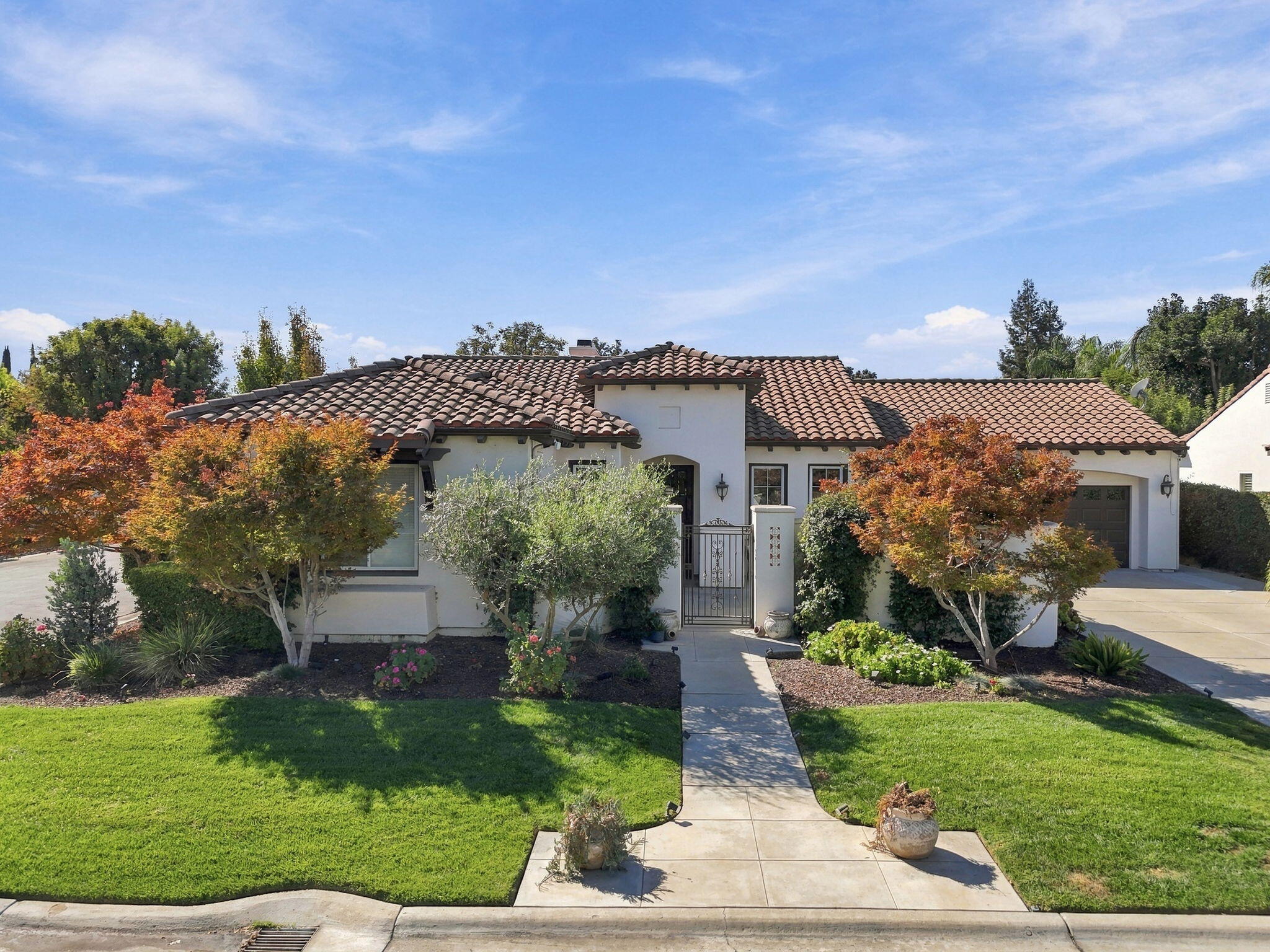 5515 W Sunnyview Ave, Visalia, CA 93291