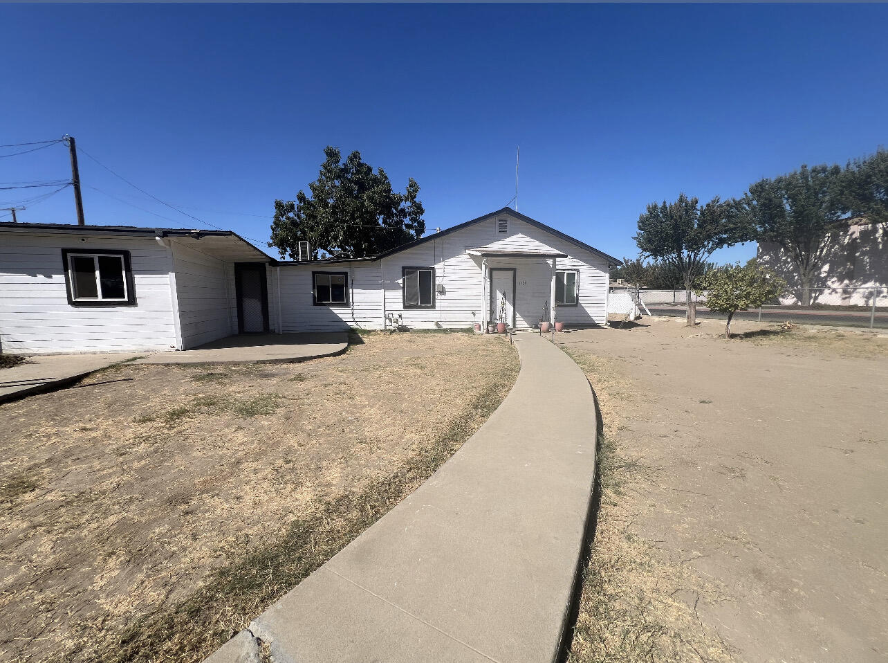 1729 N Willis St, Visalia, CA 93291