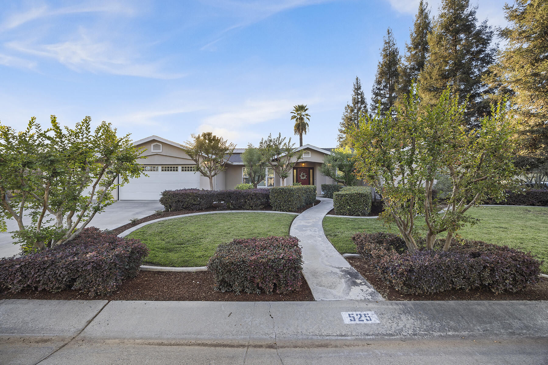 525 N Greenview Ct, Visalia, CA 93291