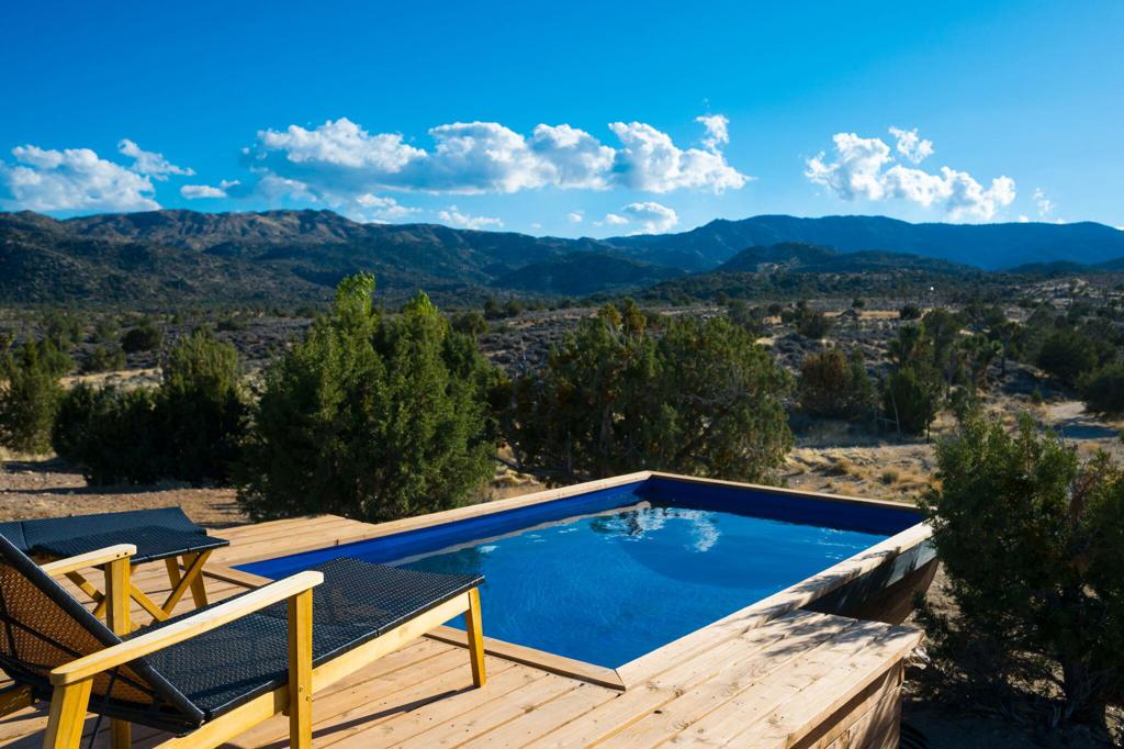 1102 Burlington Rd, Pioneertown, CA 92268