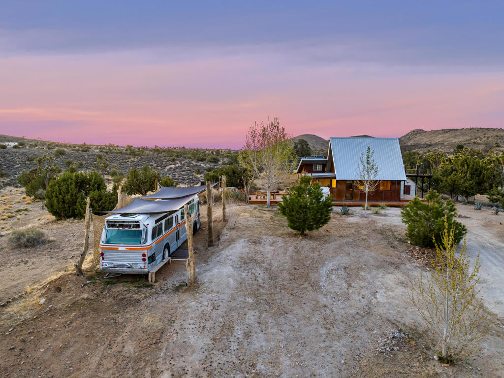 1102 Burlington Rd, Pioneertown, CA 92268