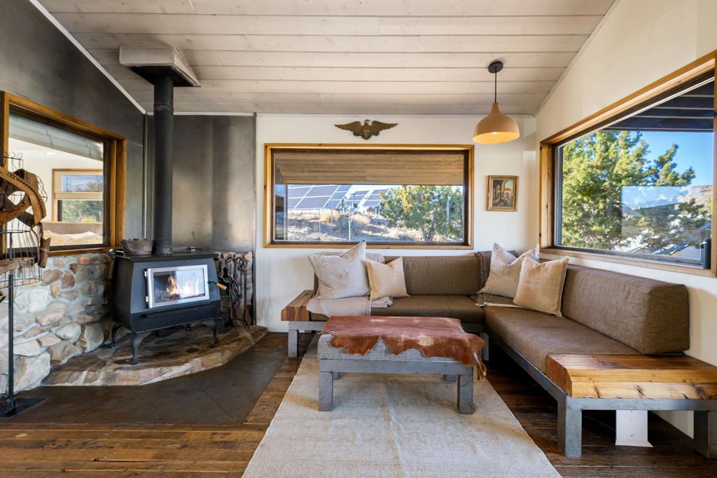 1102 Burlington Rd, Pioneertown, CA 92268