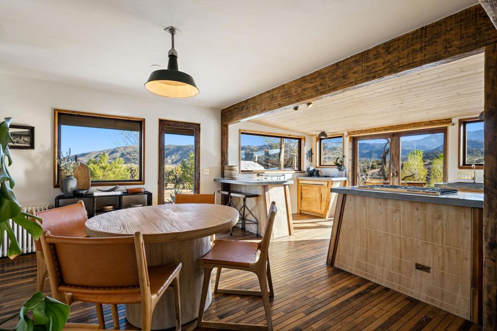 1102 Burlington Rd, Pioneertown, CA 92268