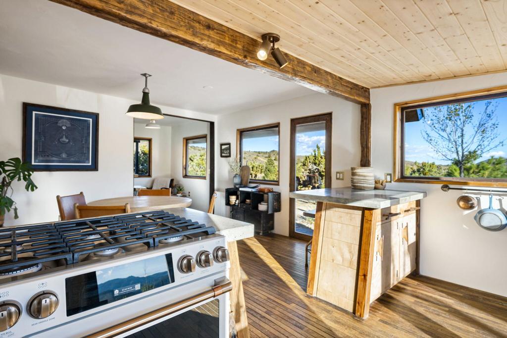 1102 Burlington Rd, Pioneertown, CA 92268