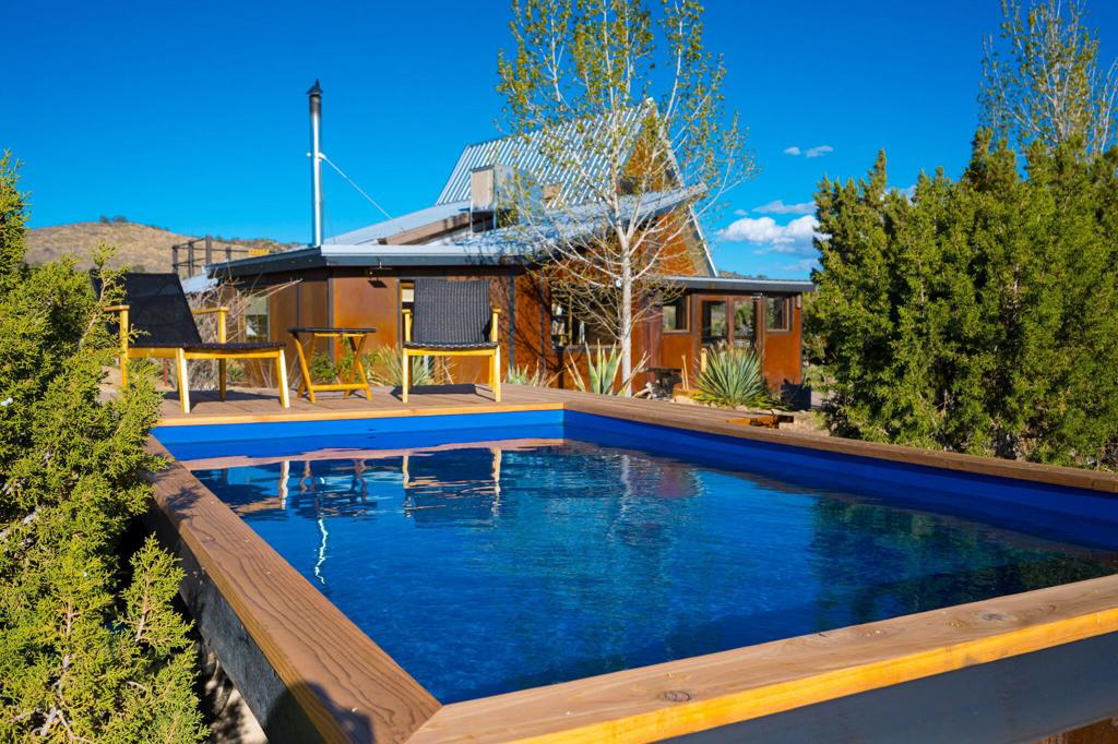 1102 Burlington Rd, Pioneertown, CA 92268