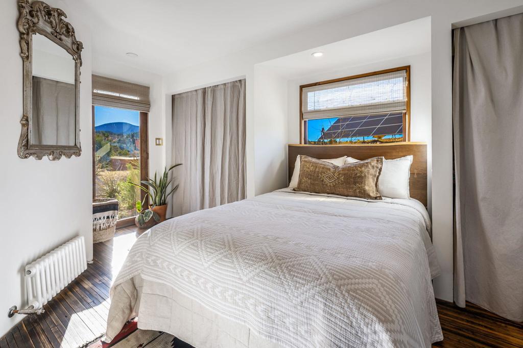 1102 Burlington Rd, Pioneertown, CA 92268