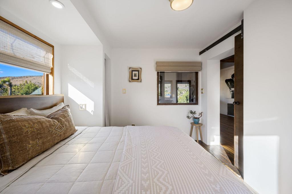 1102 Burlington Rd, Pioneertown, CA 92268