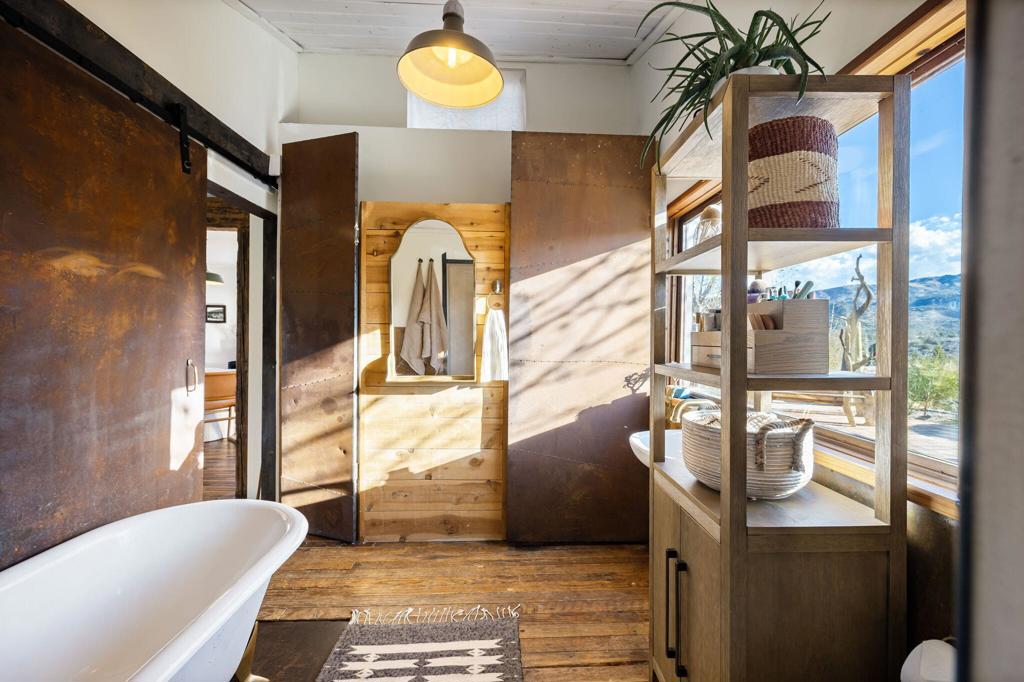 1102 Burlington Rd, Pioneertown, CA 92268