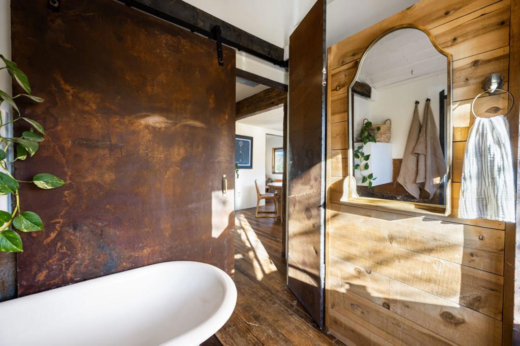 1102 Burlington Rd, Pioneertown, CA 92268