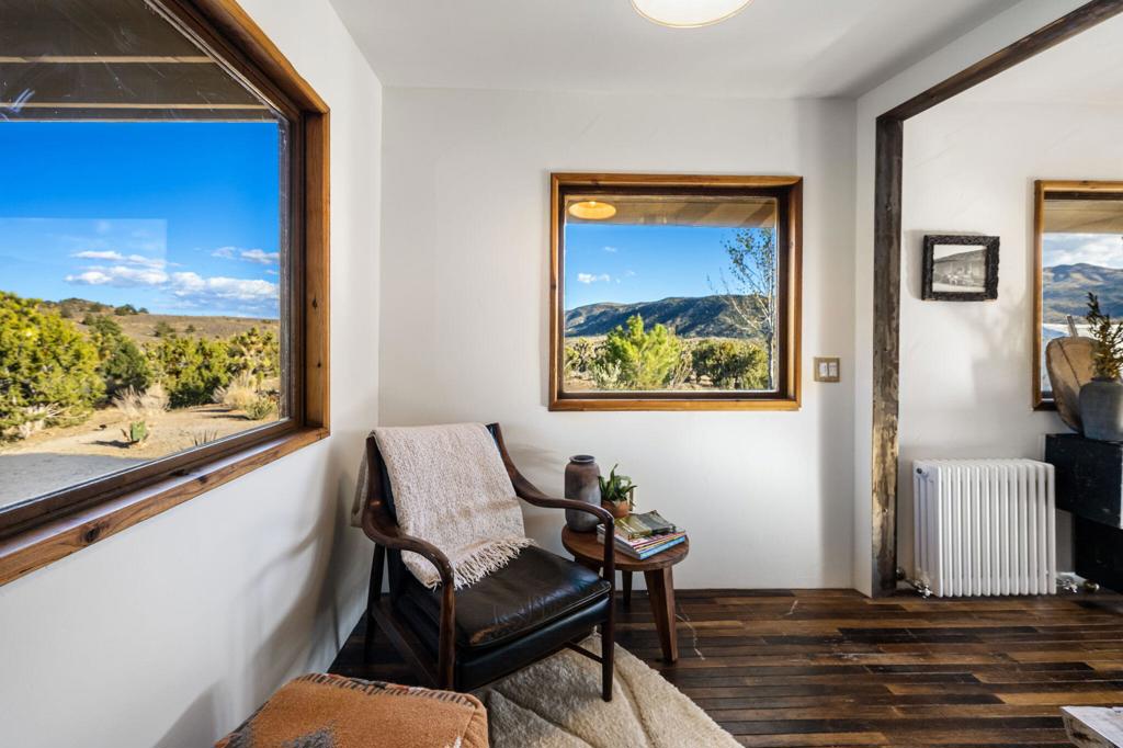 1102 Burlington Rd, Pioneertown, CA 92268