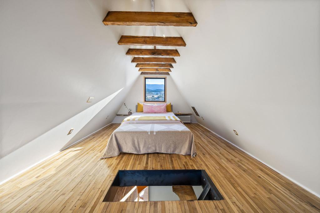 1102 Burlington Rd, Pioneertown, CA 92268