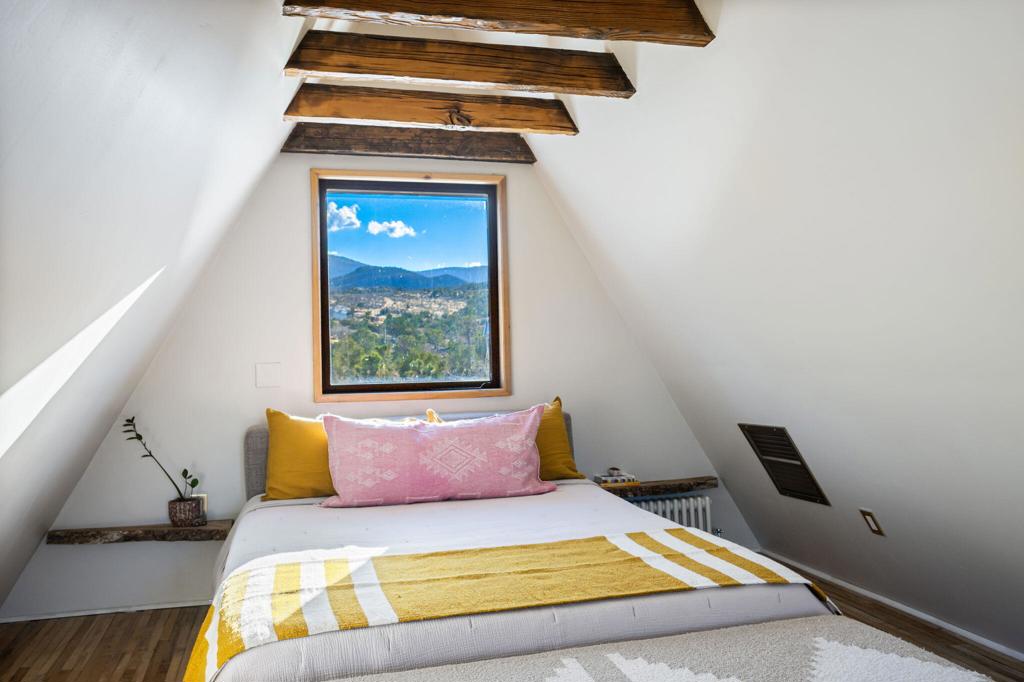 1102 Burlington Rd, Pioneertown, CA 92268