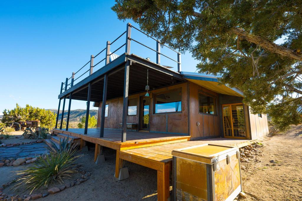 1102 Burlington Rd, Pioneertown, CA 92268