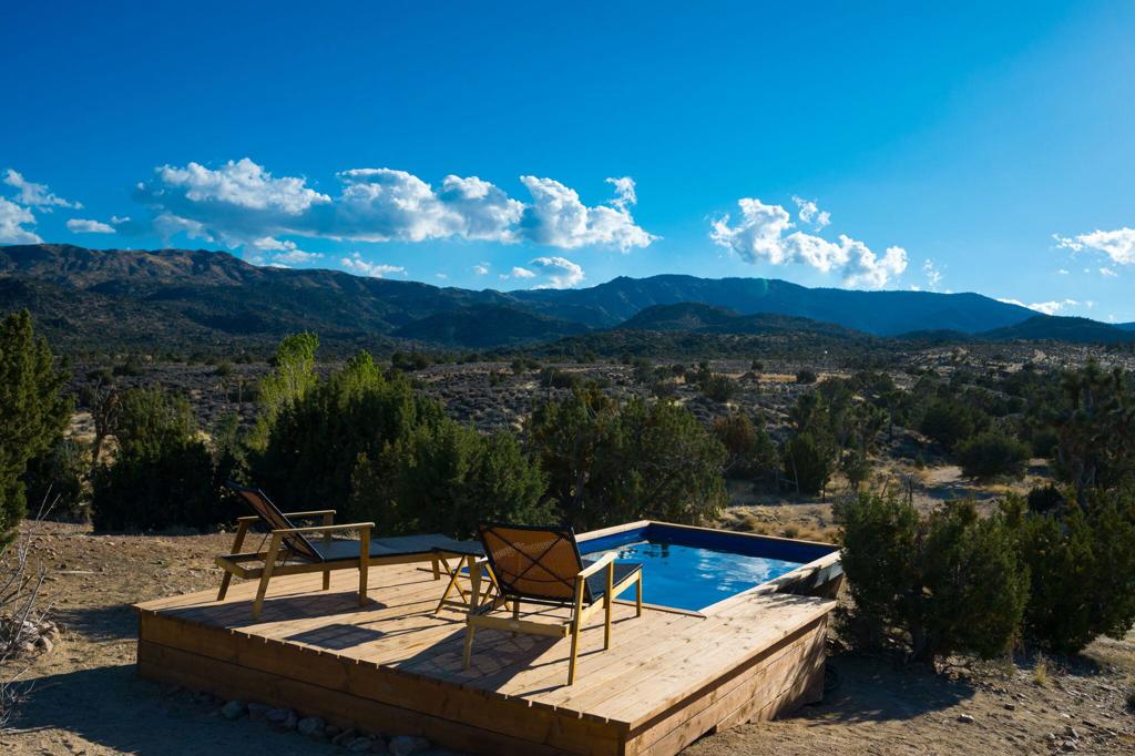 1102 Burlington Rd, Pioneertown, CA 92268