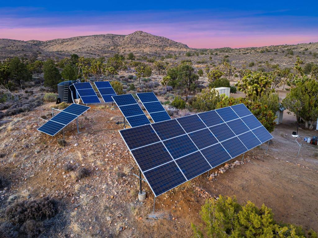 1102 Burlington Rd, Pioneertown, CA 92268