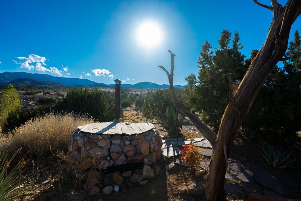 1102 Burlington Rd, Pioneertown, CA 92268