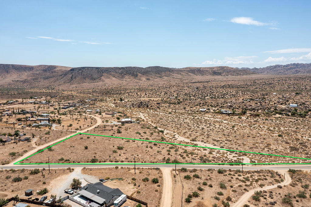 201 Pipes Canyon Rd, Pioneertown, CA 92268