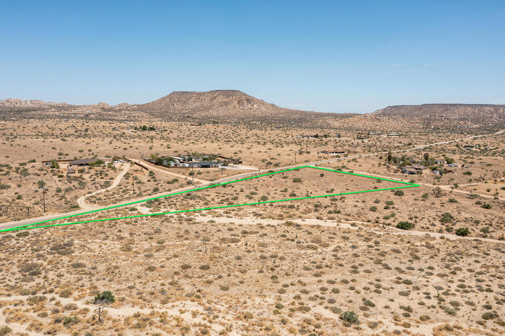 201 Pipes Canyon Rd, Pioneertown, CA 92268