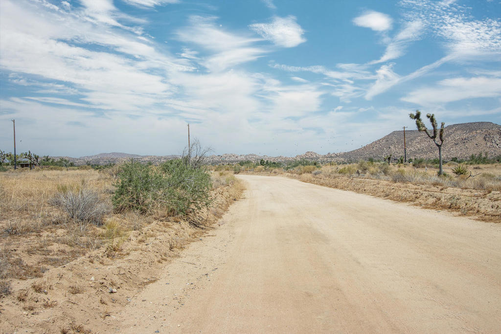 201 Pipes Canyon Rd, Pioneertown, CA 92268
