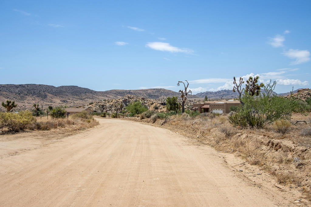 201 Pipes Canyon Rd, Pioneertown, CA 92268