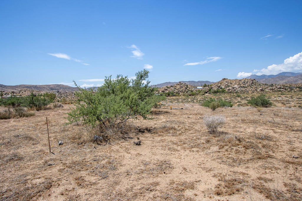 201 Pipes Canyon Rd, Pioneertown, CA 92268