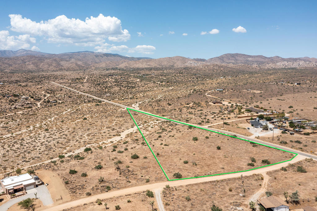 201 Pipes Canyon Rd, Pioneertown, CA 92268