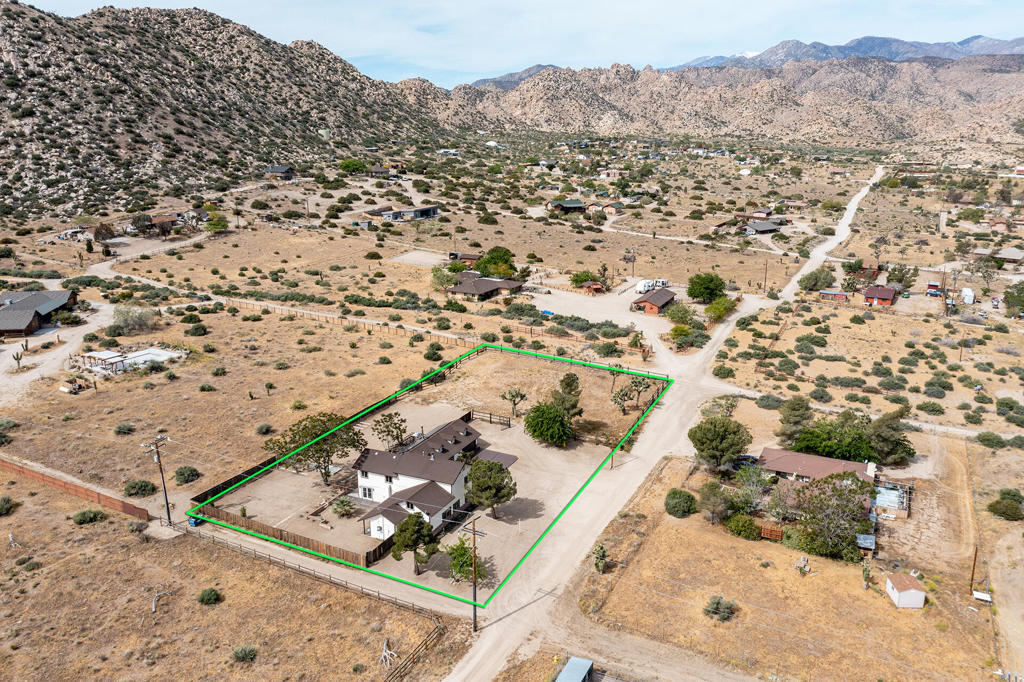 5523 Tom Mix Rd, Pioneertown, CA 92268