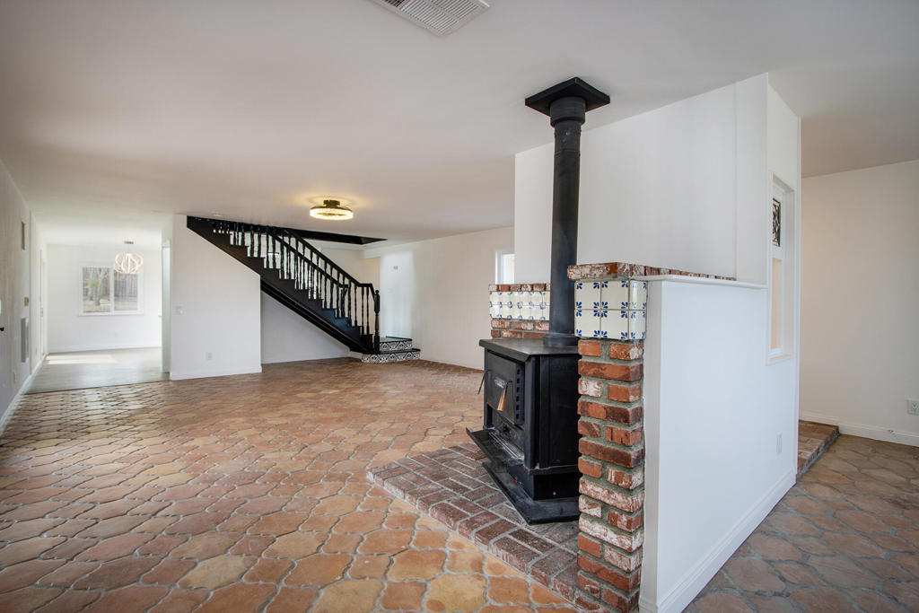 5523 Tom Mix Rd, Pioneertown, CA 92268