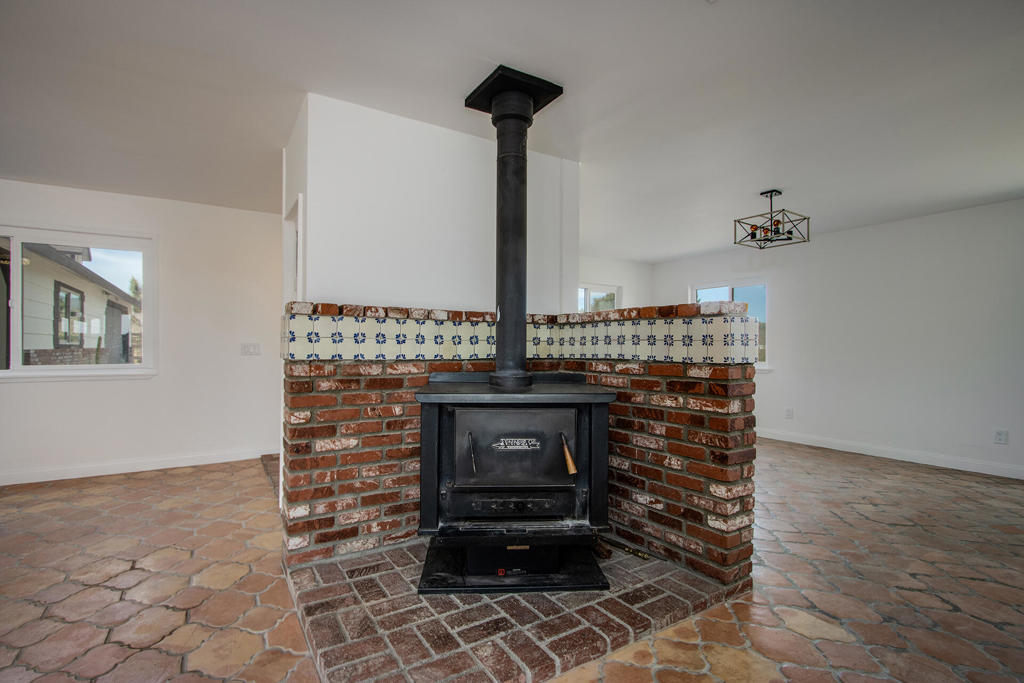 5523 Tom Mix Rd, Pioneertown, CA 92268