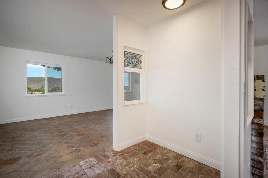 5523 Tom Mix Rd, Pioneertown, CA 92268