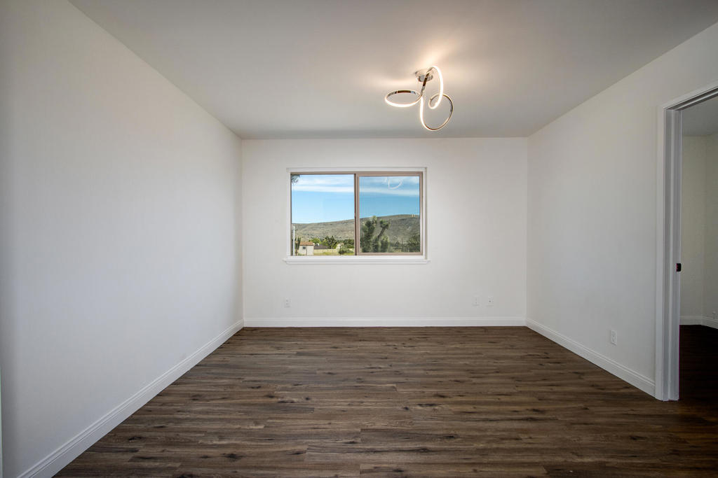 5523 Tom Mix Rd, Pioneertown, CA 92268