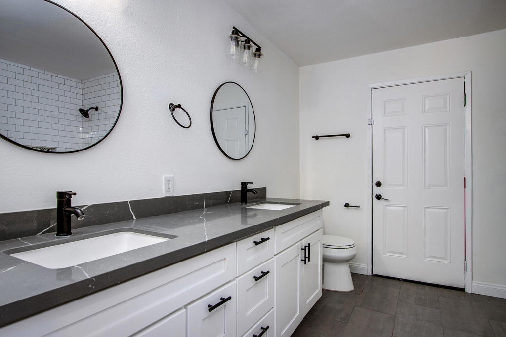 5523 Tom Mix Rd, Pioneertown, CA 92268