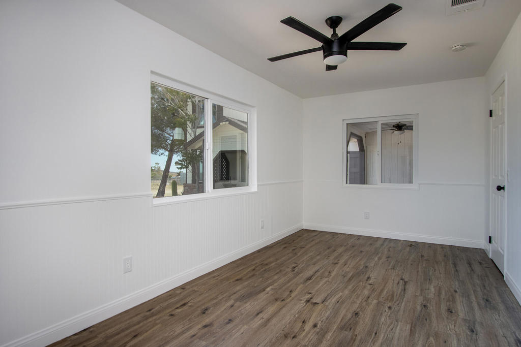 5523 Tom Mix Rd, Pioneertown, CA 92268