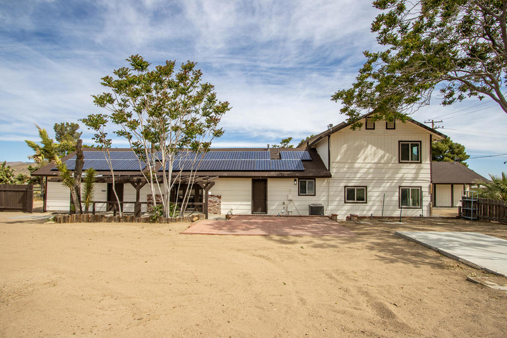 5523 Tom Mix Rd, Pioneertown, CA 92268