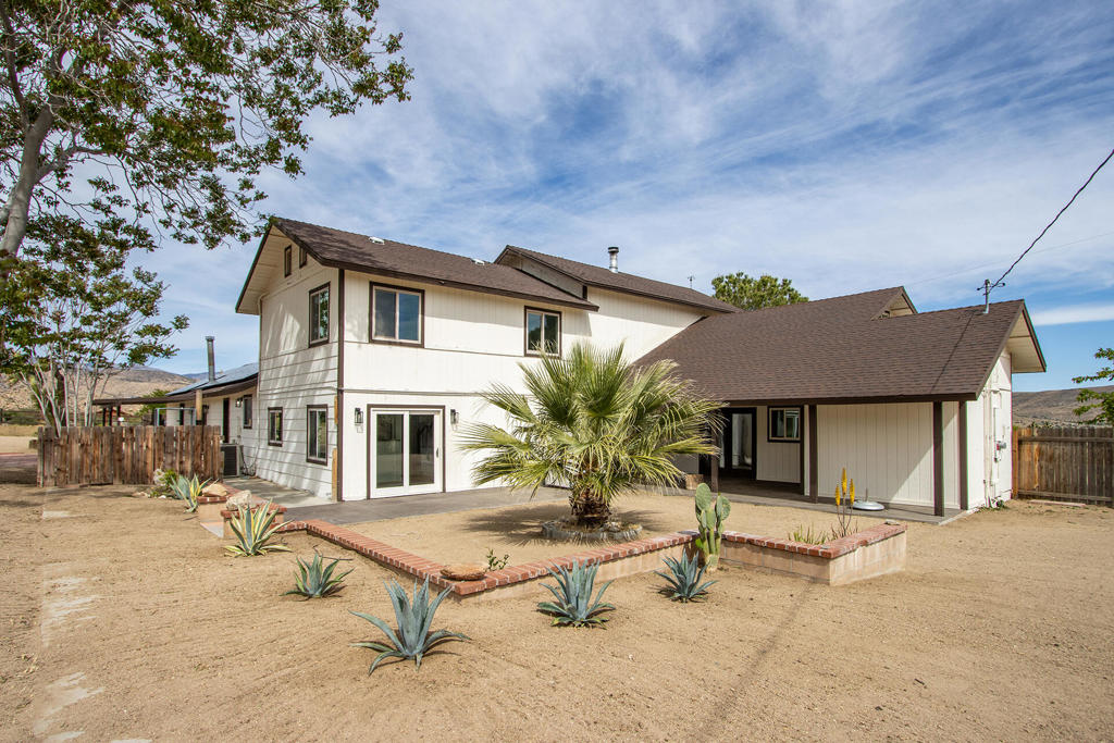 5523 Tom Mix Rd, Pioneertown, CA 92268