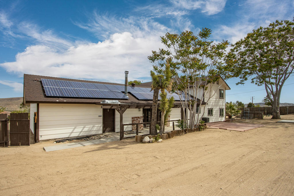 5523 Tom Mix Rd, Pioneertown, CA 92268