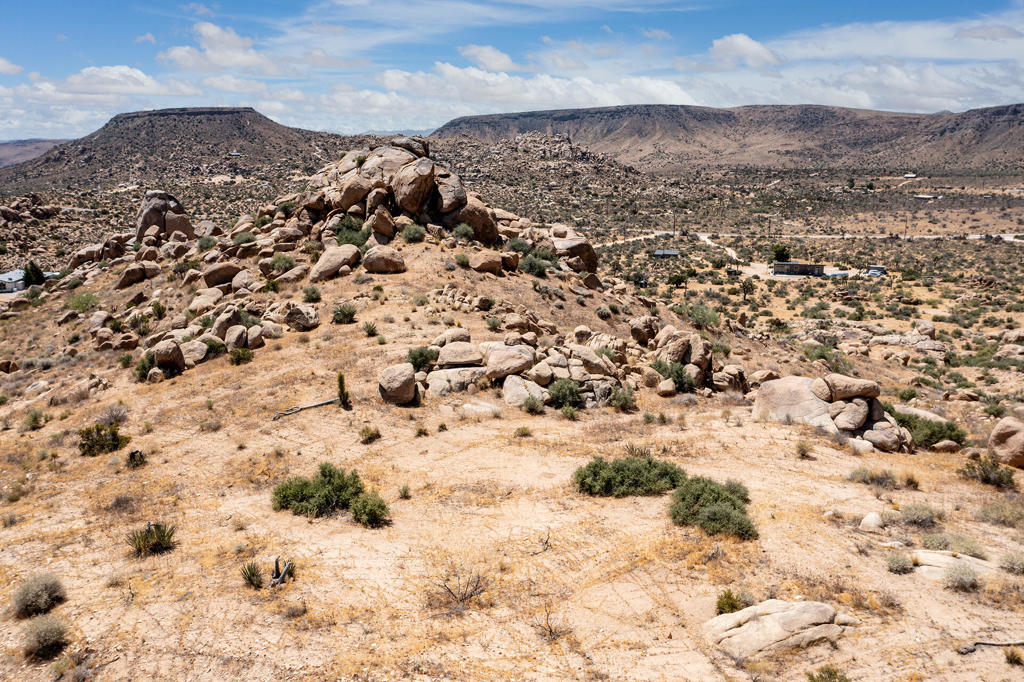 53102 Geronimo Trl, Pioneertown, CA 92268