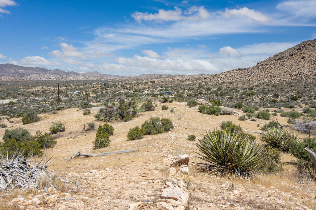 53102 Geronimo Trl, Pioneertown, CA 92268