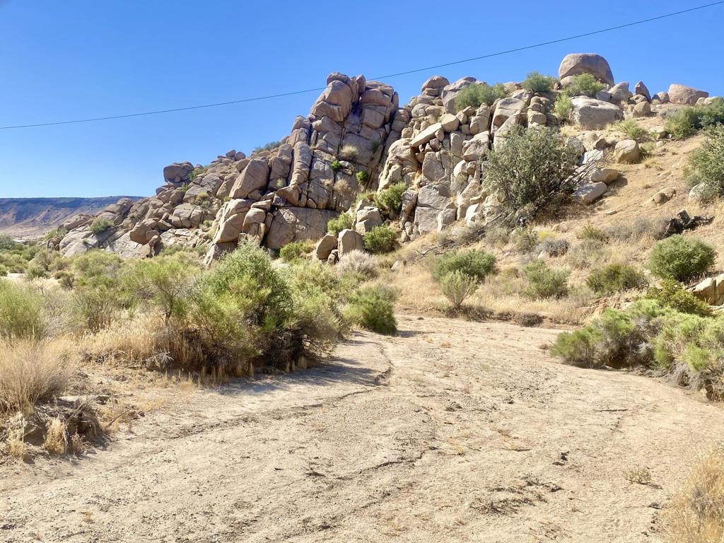 108 Riverside Dr, Pioneertown, CA 92268