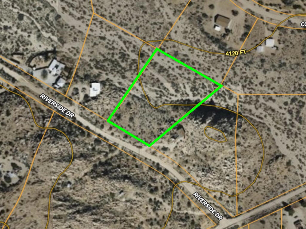 108 Riverside Dr, Pioneertown, CA 92268